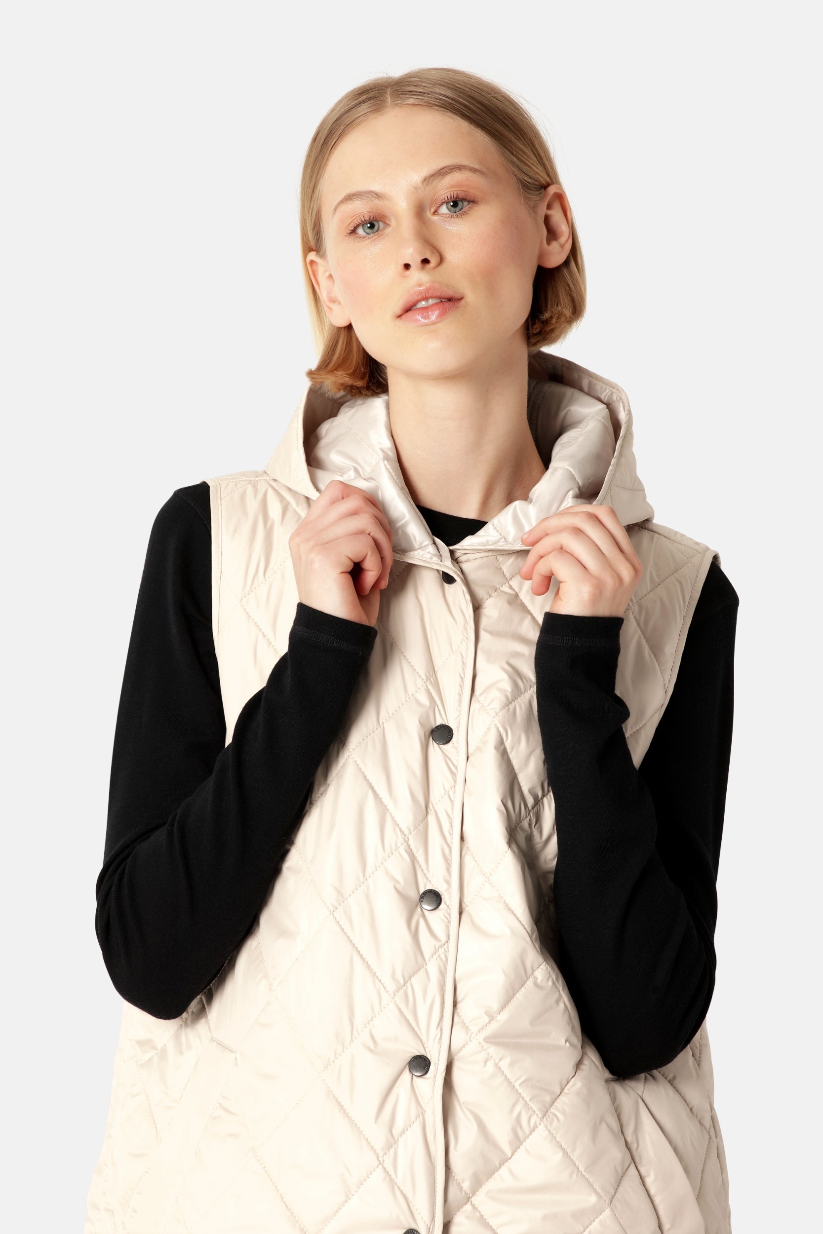 Lang Gewatteerd Vest BEAT02 | Light Camel | Vest | Ilse Jacobsen
