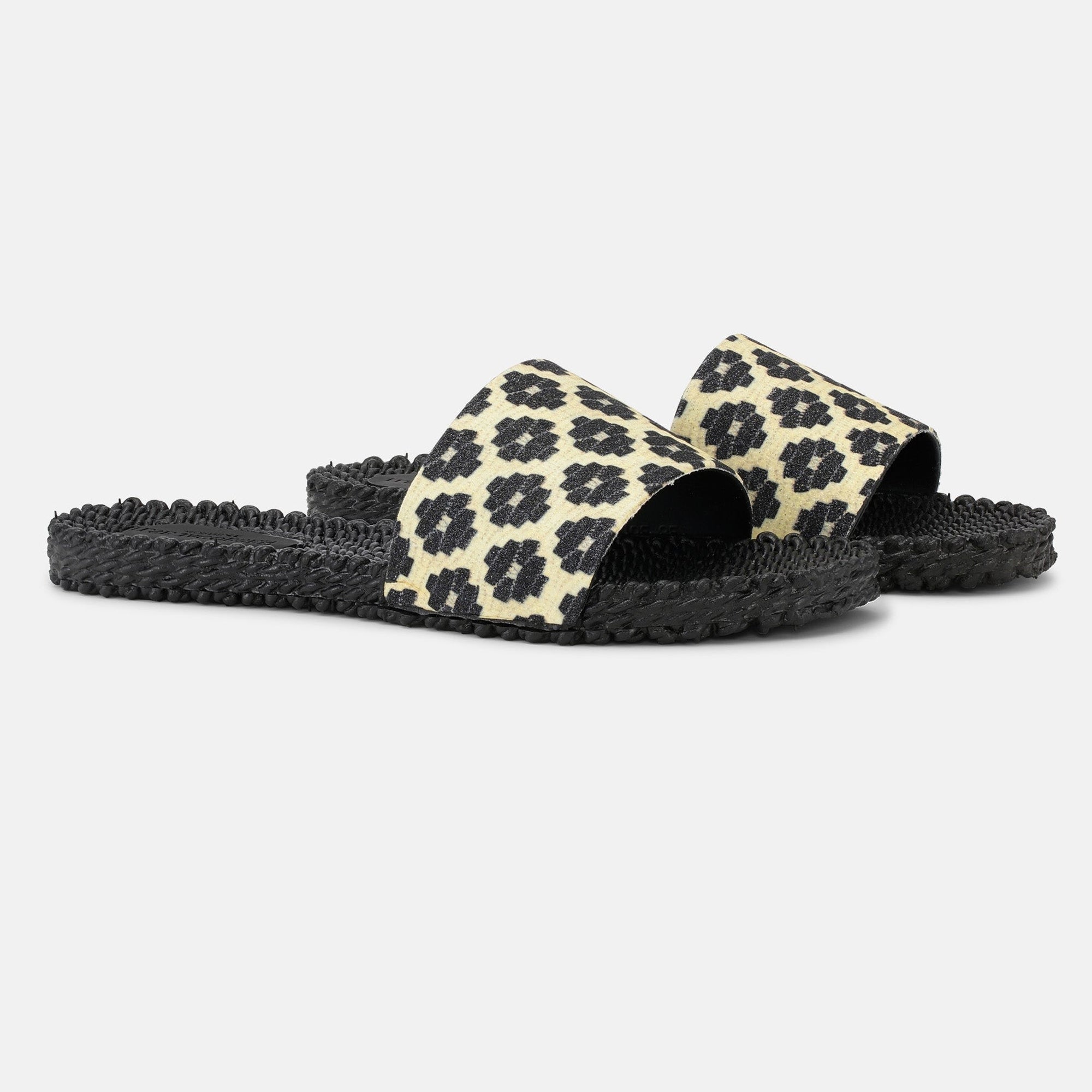 Slip-On Flip Flops CHERI0190PB | Black | Flip Flop | Ilse Jacobsen