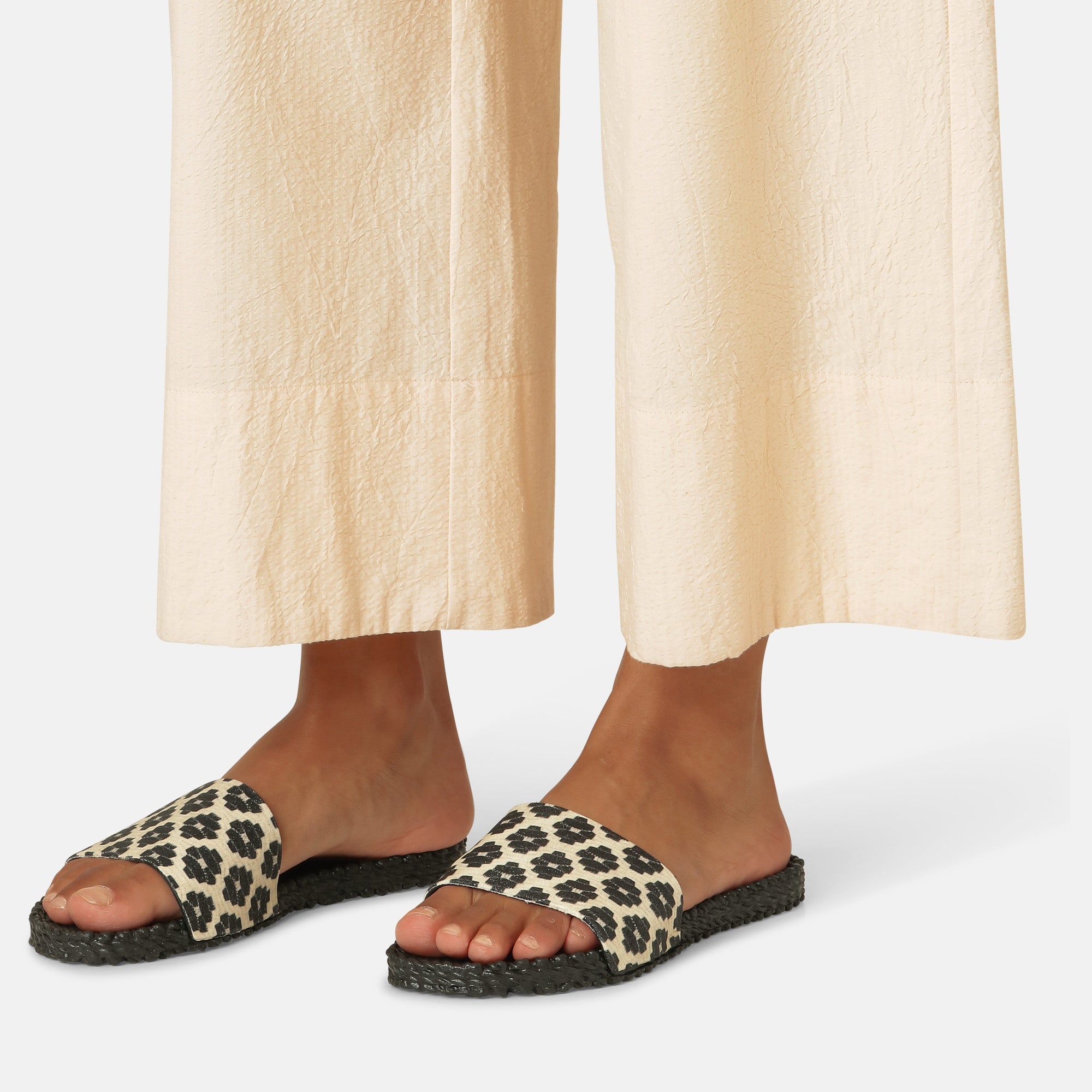 Slip-On Flip Flops CHERI0190PB | Black | Flip Flop | Ilse Jacobsen