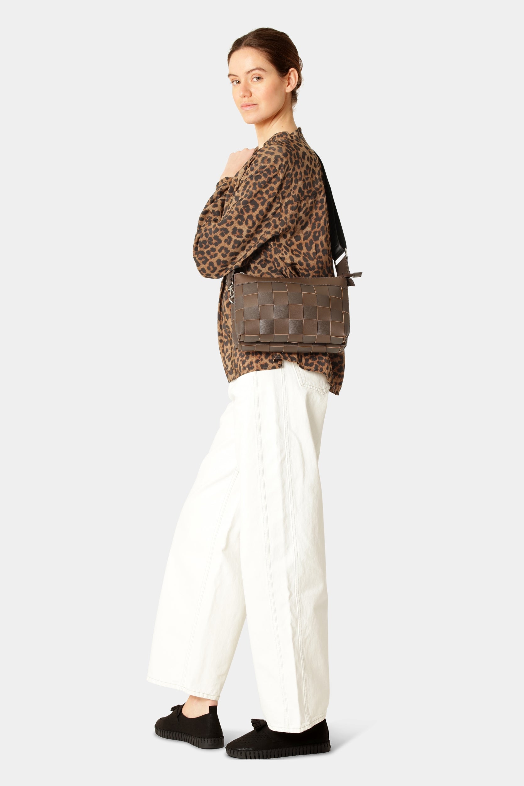 Gevlochten Cross-Body Tas CHIP12 | Chocolate Brown | Bag | Ilse Jacobsen