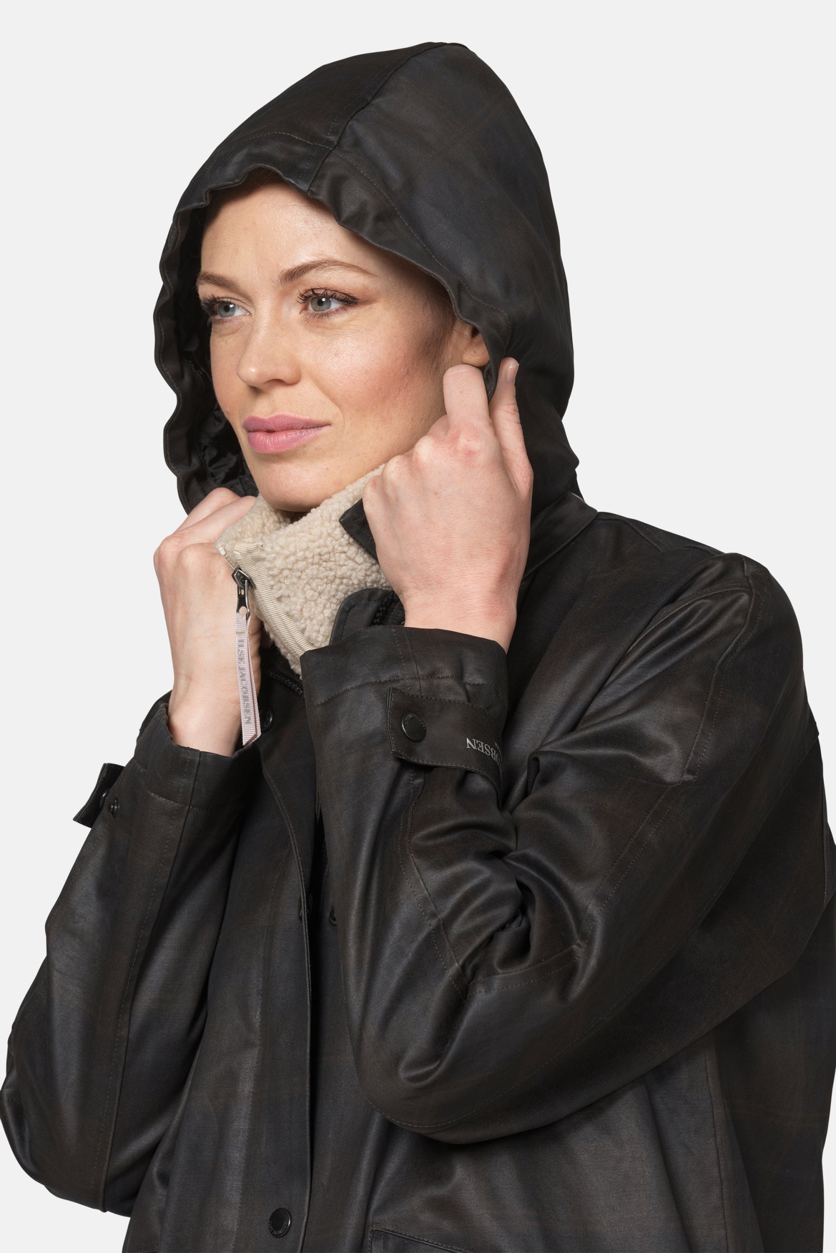 Gewatteerde jas van waxed cotton LAND01 | Dark Brown Check | Coat | Ilse Jacobsen