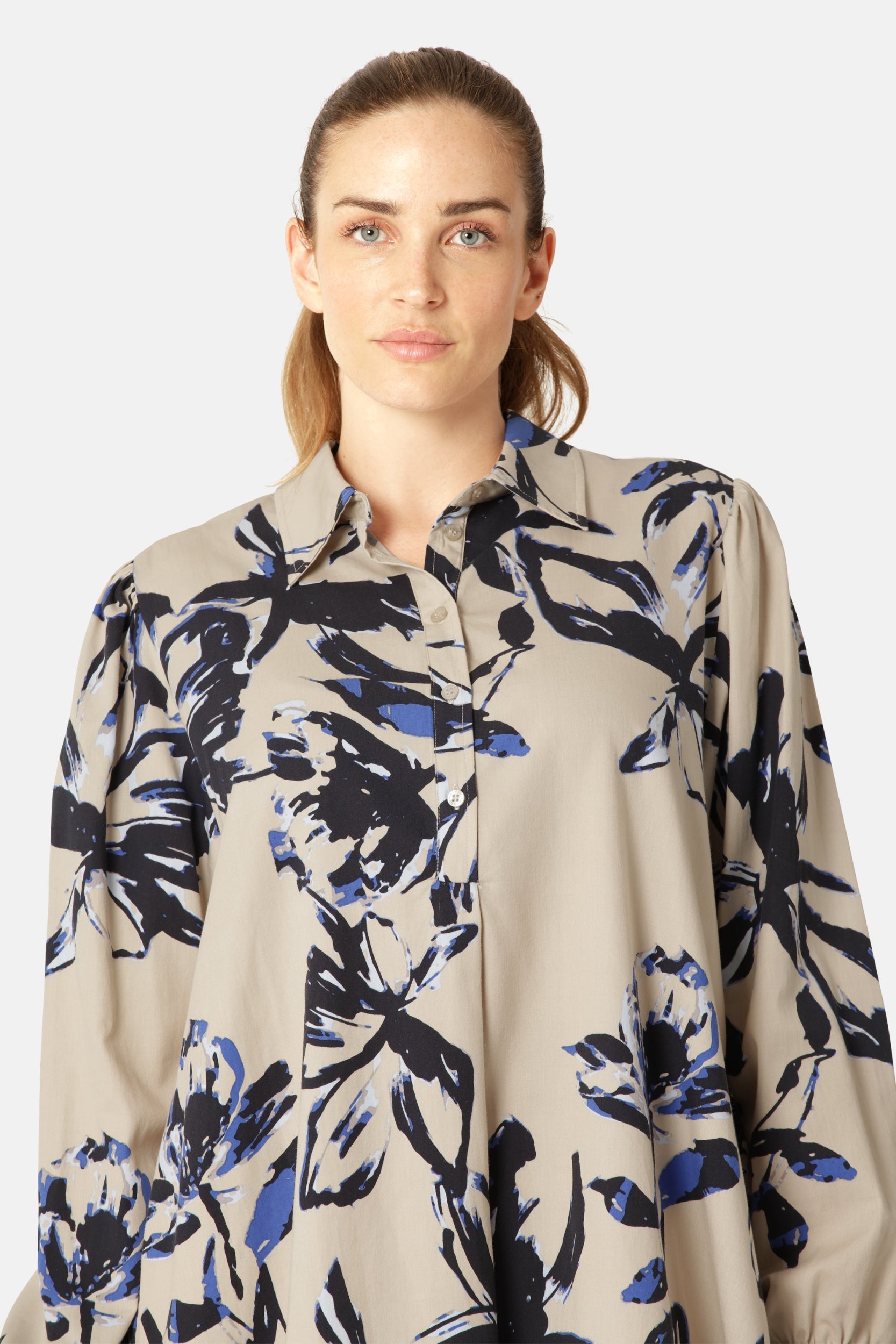 Lange Mouwen Tuniekjurk TENCELLA06P | Sand Artsy Stroke Flower | Shirt | Ilse Jacobsen