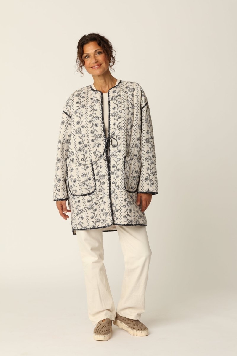 Gewatteerde Jas OTTOMAQUILT04P | White Wildflower | Jacket | Ilse Jacobsen