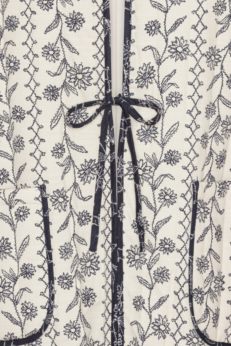 Gewatteerde Jas OTTOMAQUILT04P | White Wildflower | Jacket | Ilse Jacobsen