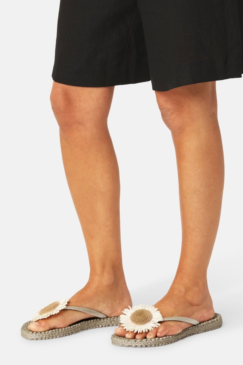 Slipper met bloem CHEERFUL16F | Platin | Flip Flop | Ilse Jacobsen