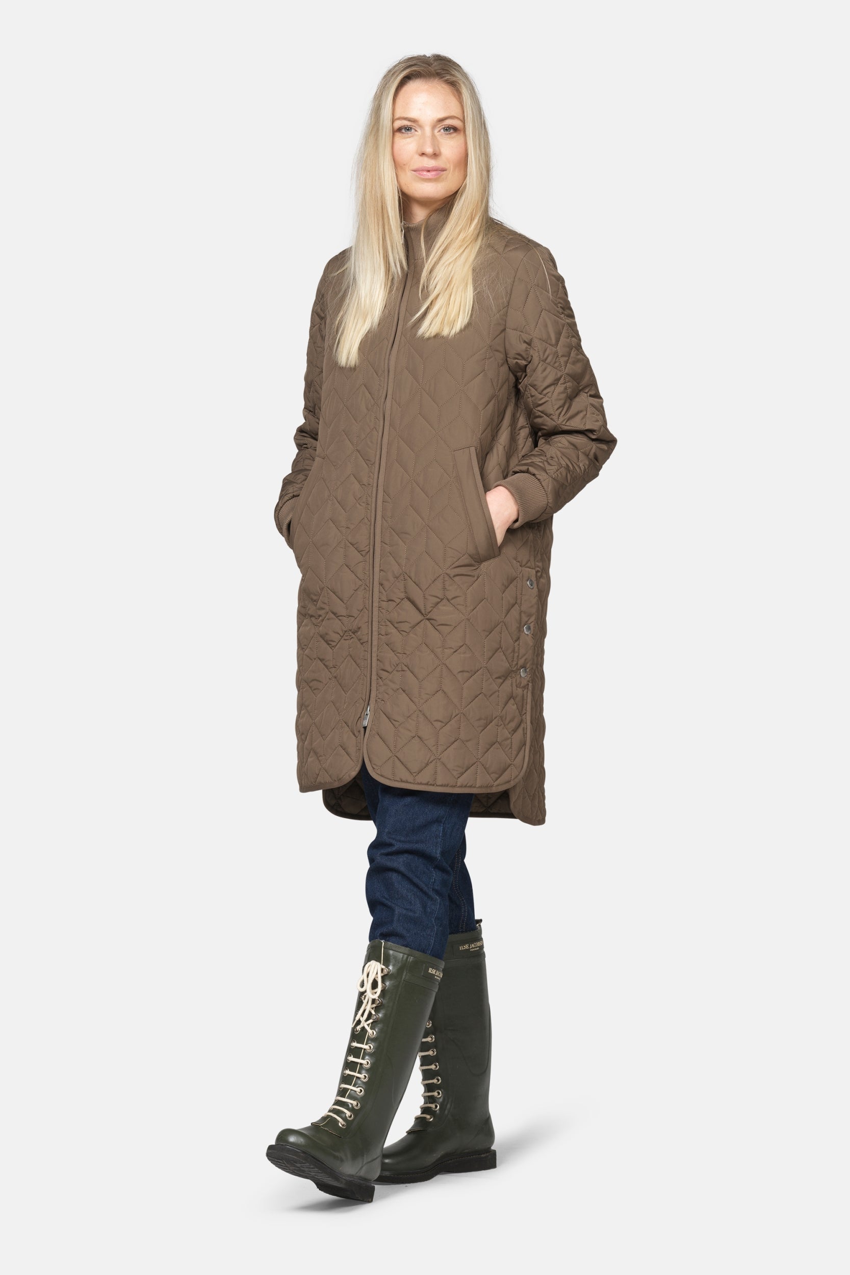 Lange gewatteerde jas ART06 | Mud | Coat | Ilse Jacobsen