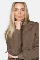 Lange gewatteerde jas ART06 | Mud | Coat | Ilse Jacobsen