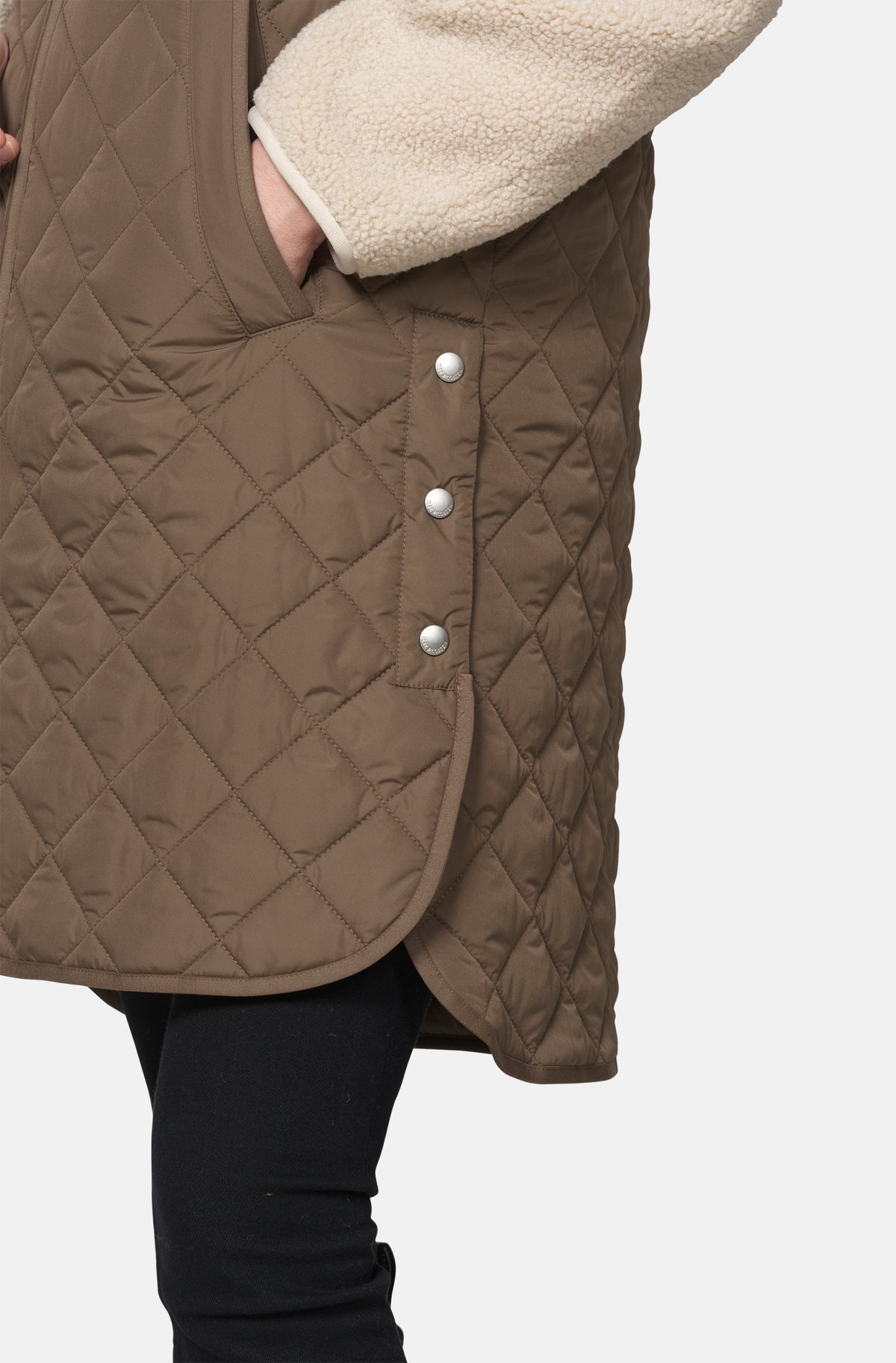 Lange gewatteerde bodywarmer ART25 | Mud | Jacket | Ilse Jacobsen