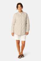 Gewatteerde Shirt Jacket BEAT04 | Light Camel | Jacket | Ilse Jacobsen