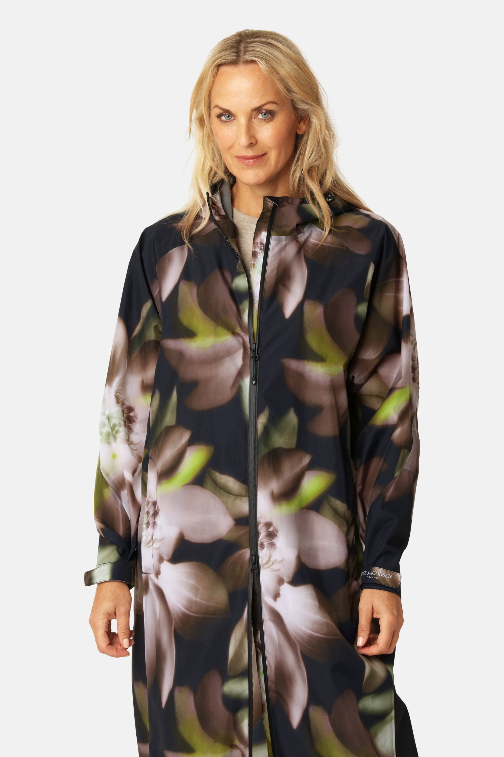 Lichte Regenjas Met Bloemenprint CITYRAIN01P | Dark Photoristic Flower | Raincoat | Ilse Jacobsen