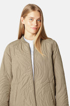 Kort Gewatteerd Jack met Ribboord DUNE02 | Greige | Jacket | Ilse Jacobsen