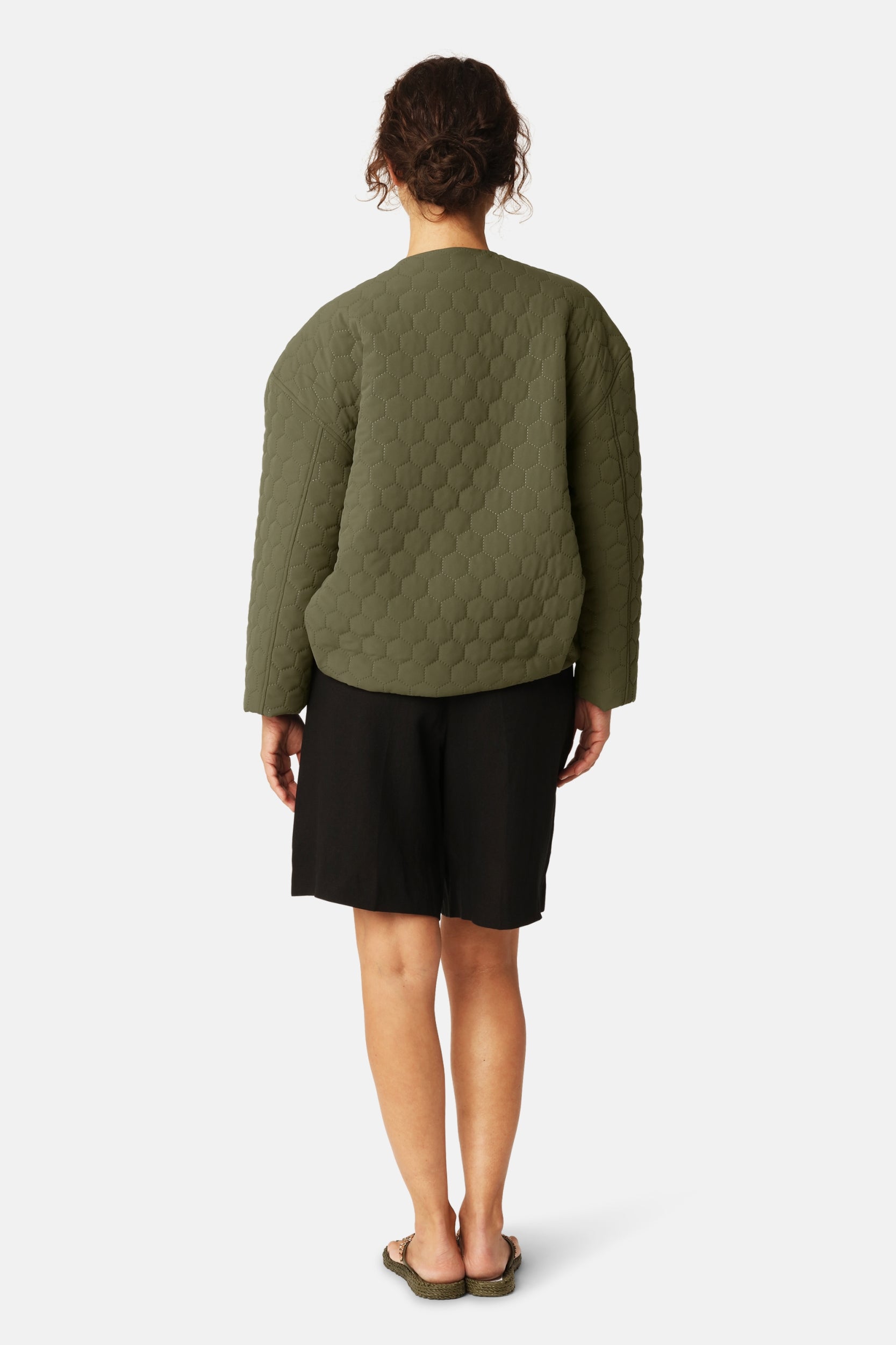 Korte Gewatteerde Jas HONEYCOMBE01 | Olive Night | Jacket | Ilse Jacobsen