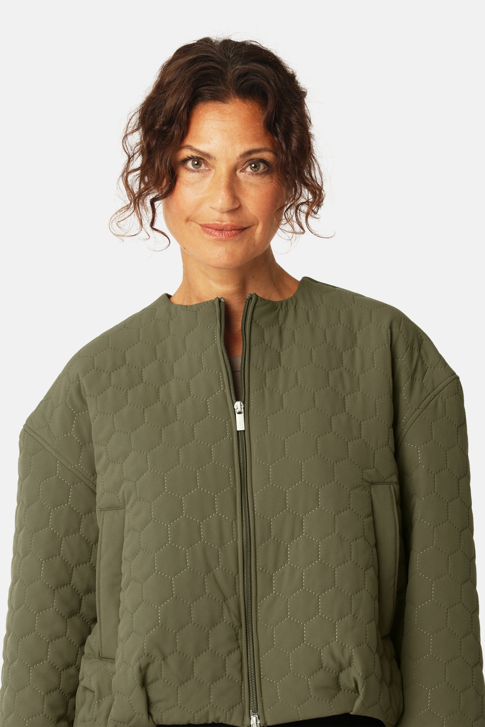 Korte Gewatteerde Jas HONEYCOMBE01 | Olive Night | Jacket | Ilse Jacobsen