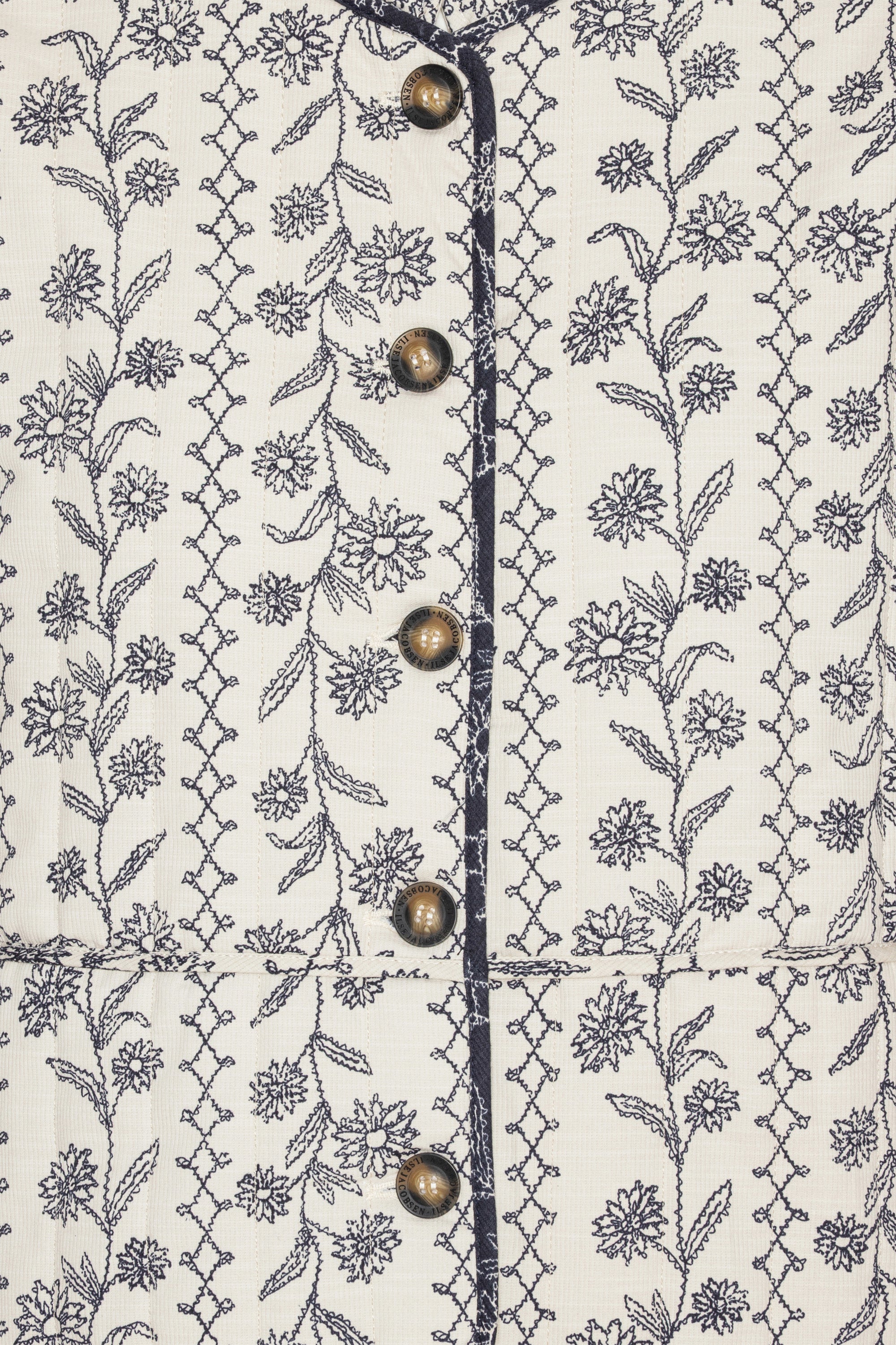 Korte Gewatteerde Jas OTTOMAQUILT01P | White Wildflower | Jacket | Ilse Jacobsen
