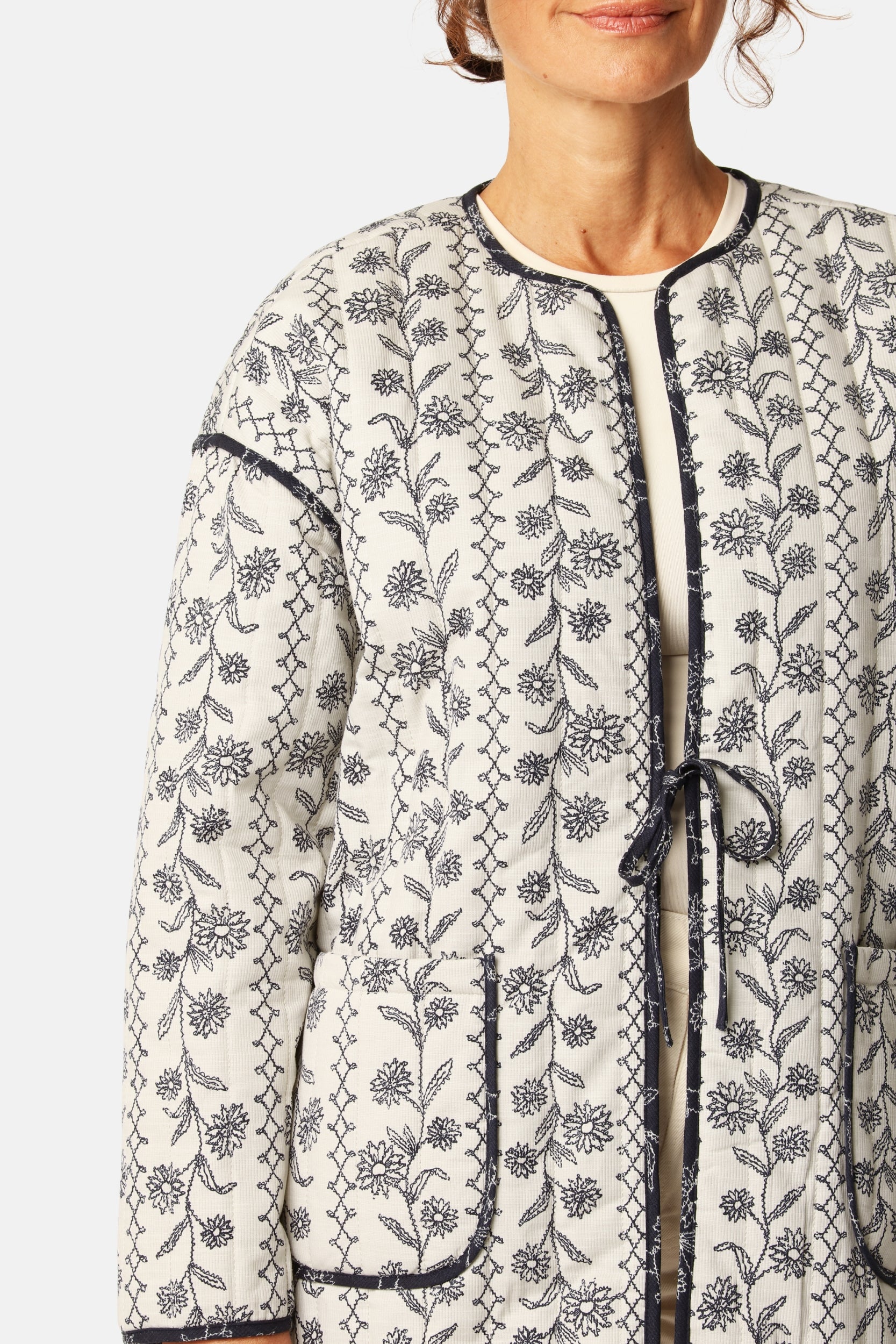 Gewatteerde Jas OTTOMAQUILT04P | White Wildflower | Jacket | Ilse Jacobsen