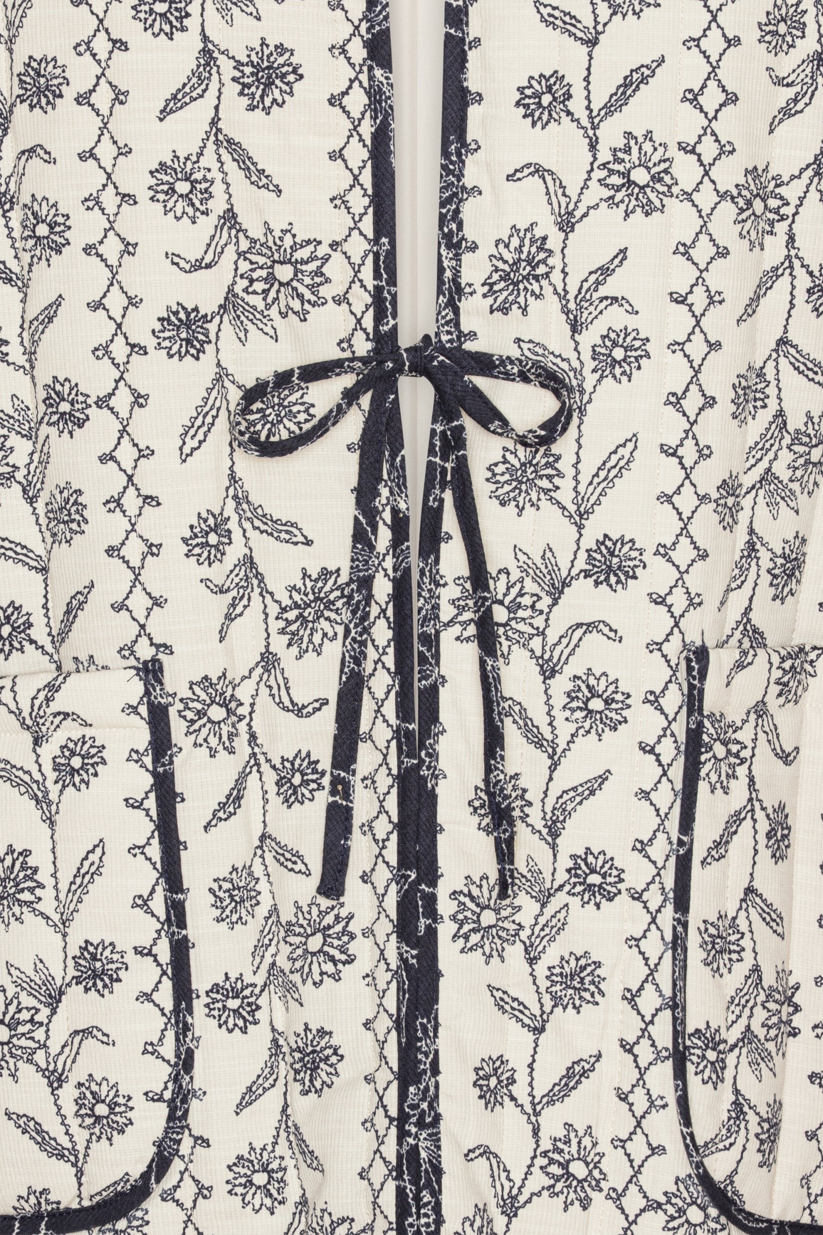 Gewatteerde Jas OTTOMAQUILT04P | White Wildflower | Jacket | Ilse Jacobsen