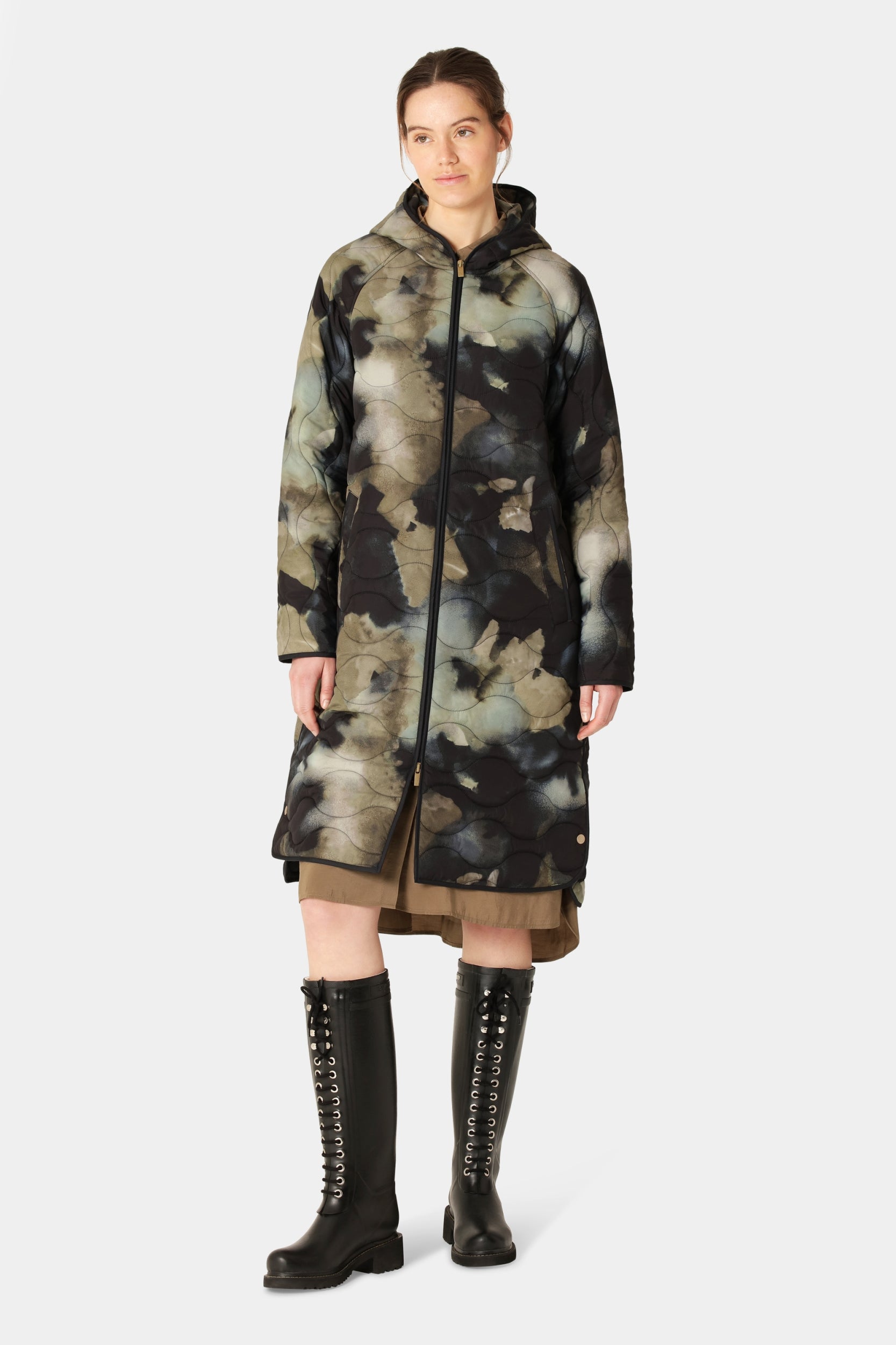 Lange Gewatteerde Jas met capuchon QUILTED05P - 005 Moss Print | Moss Print | Jacket | Ilse Jacobsen