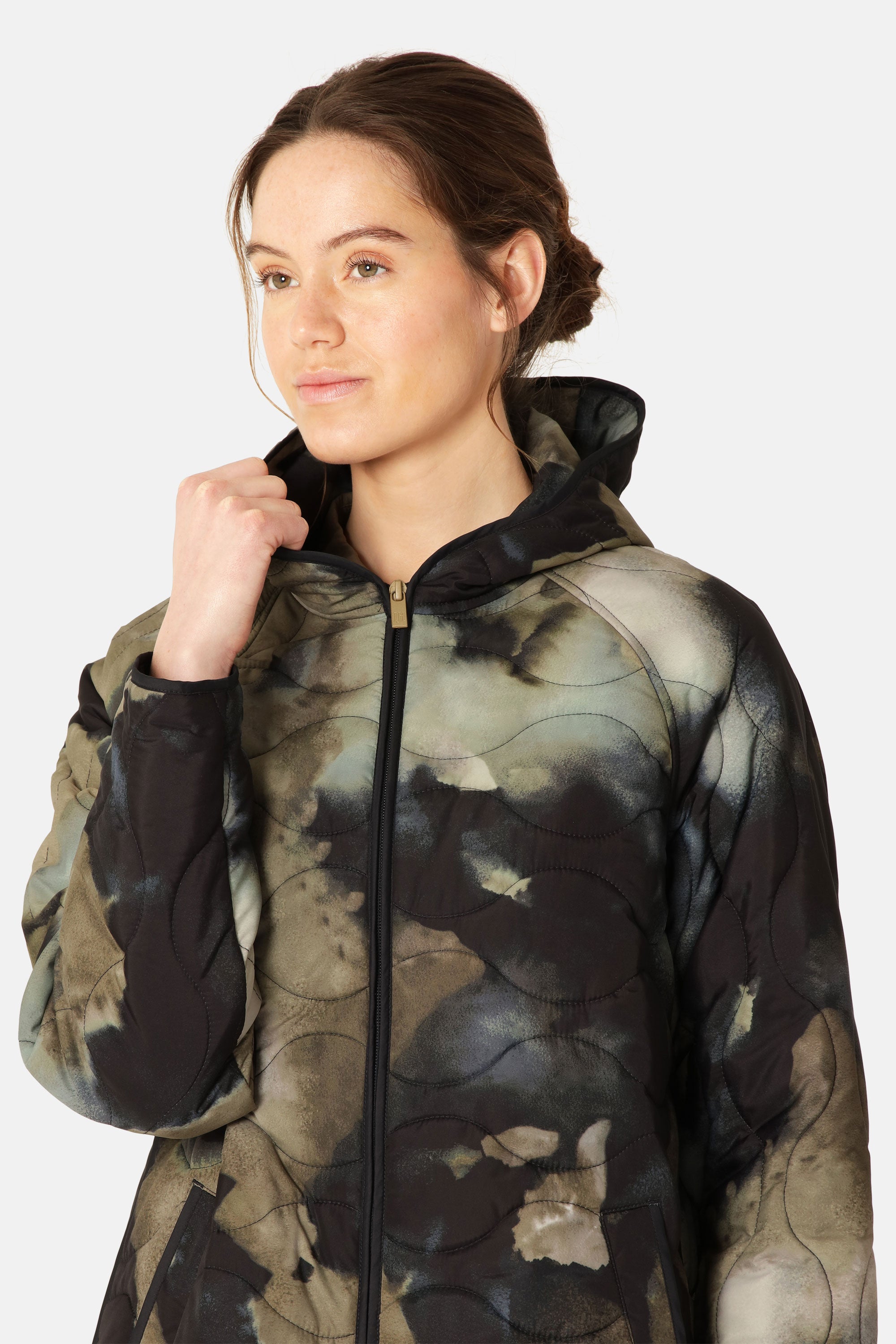 Lange Gewatteerde Jas met capuchon QUILTED08P | Moss Print | Jacket | Ilse Jacobsen