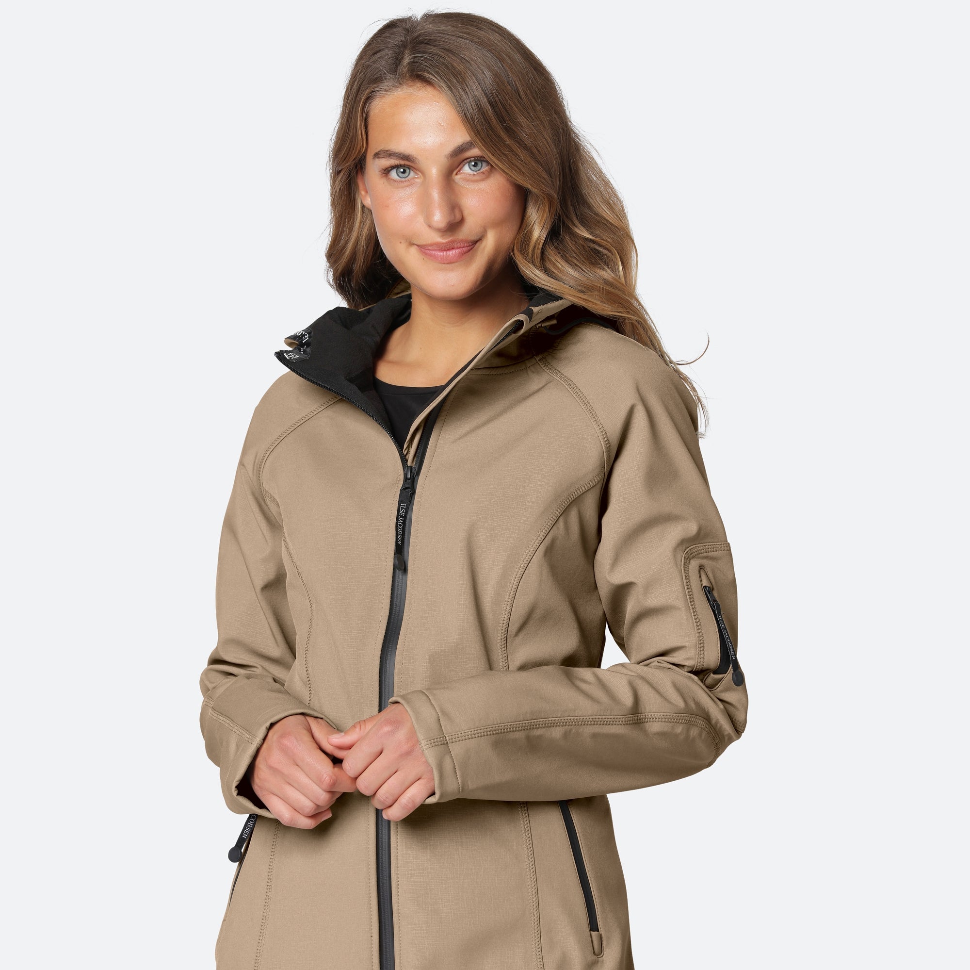 Softshell regenjas RAIN37 - 210 Camel | Camel | Raincoat | Ilse Jacobsen