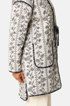 Gewatteerde Jas OTTOMAQUILT04P | White Wildflower | Jacket | Ilse Jacobsen