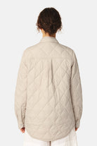 Gewatteerde Shirt Jacket BEAT04 | Light Camel | Jacket | Ilse Jacobsen