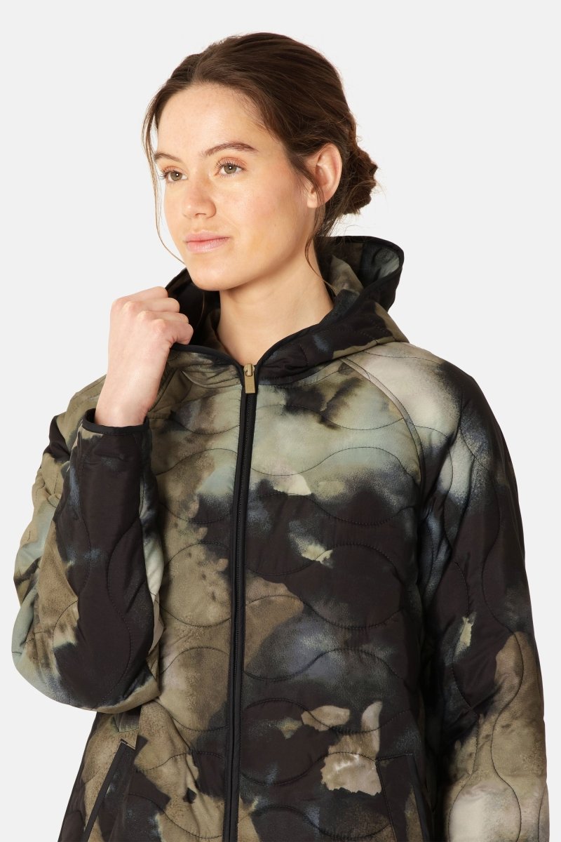 Lange Gewatteerde Jas met capuchon QUILTED08P | Moss Print | Jacket | Ilse Jacobsen