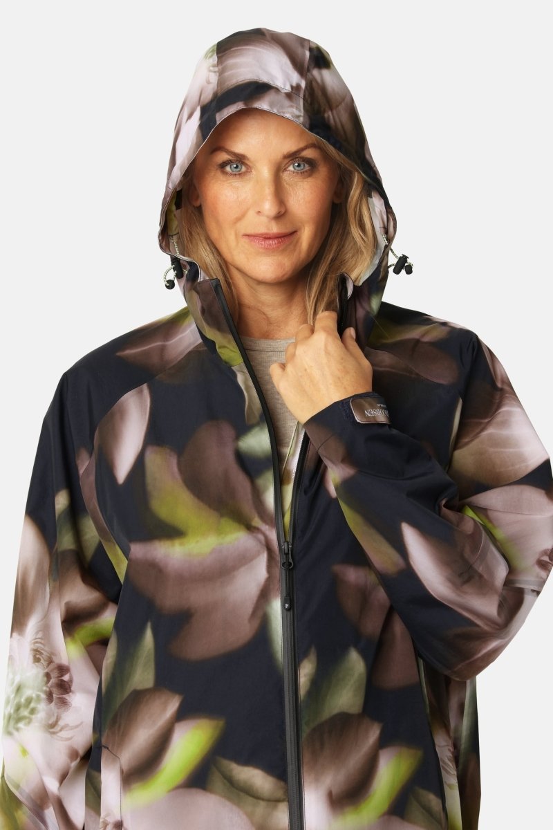 Lichte Regenjas Met Bloemenprint CITYRAIN01P | Dark Photoristic Flower | Raincoat | Ilse Jacobsen