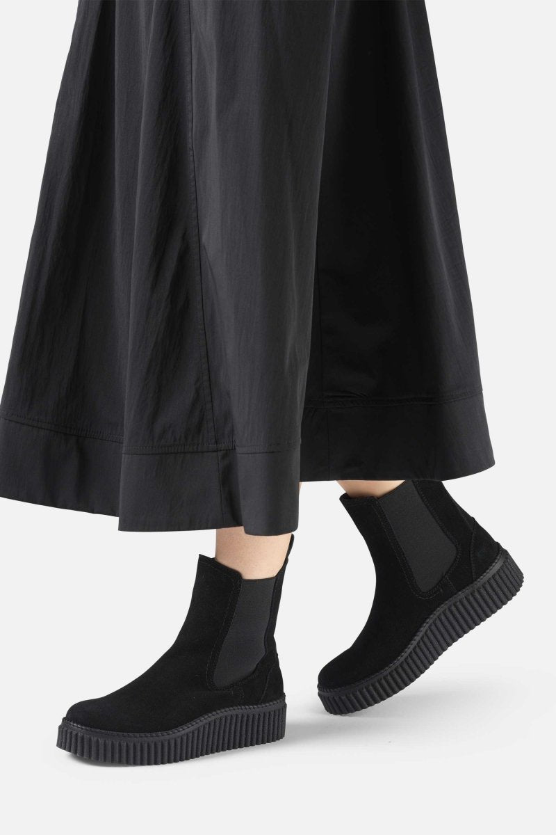 Suède chelsea boots CALIRA06 | Black Black | Shoes | Ilse Jacobsen