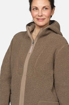 Teddy fleecejack met capuchon BONDEDPILE04 | Greige | Jacket | Ilse Jacobsen